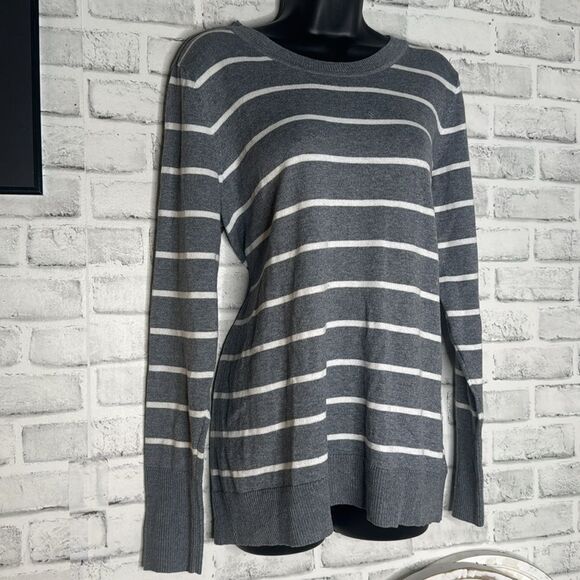 NWOT Kim Rogers Gray & White Knit Sweater, Medium - Picture 2 of 5